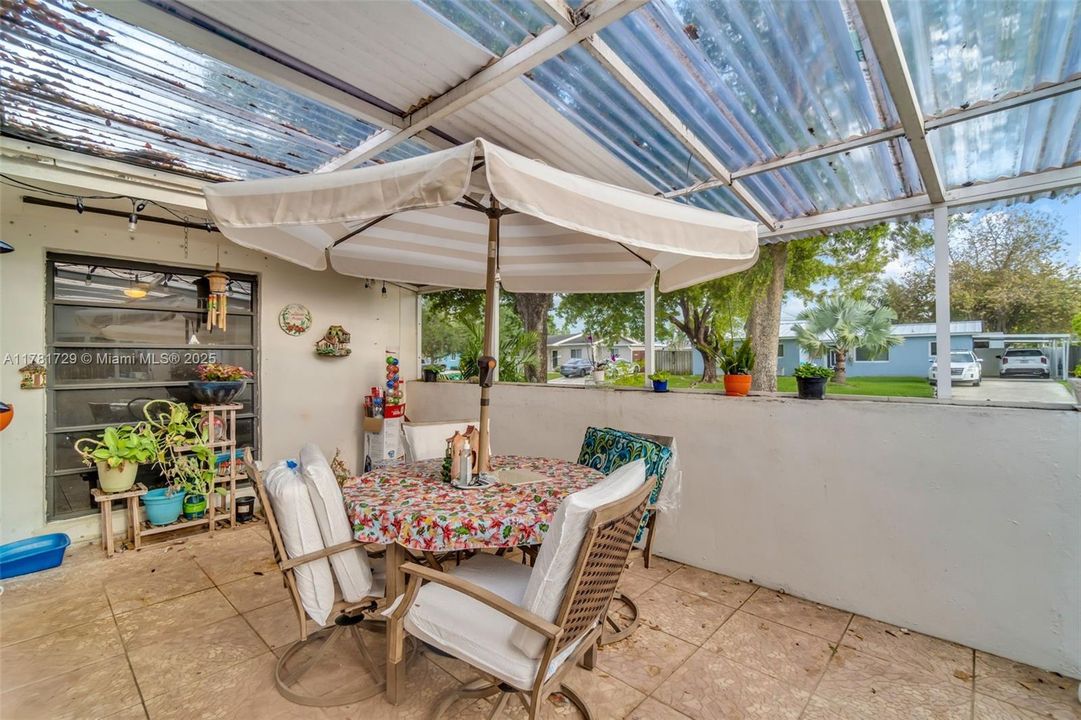 Недавно продано: $535,000 (3 спален, 2 ванн, 1880 Квадратных фут)