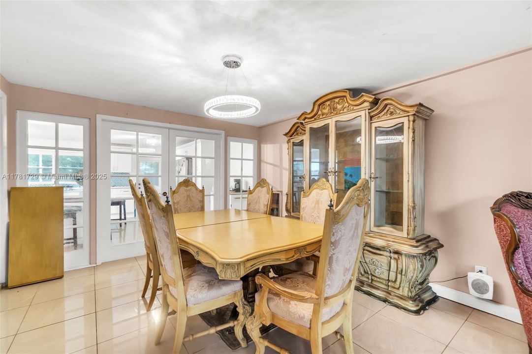 Недавно продано: $535,000 (3 спален, 2 ванн, 1880 Квадратных фут)