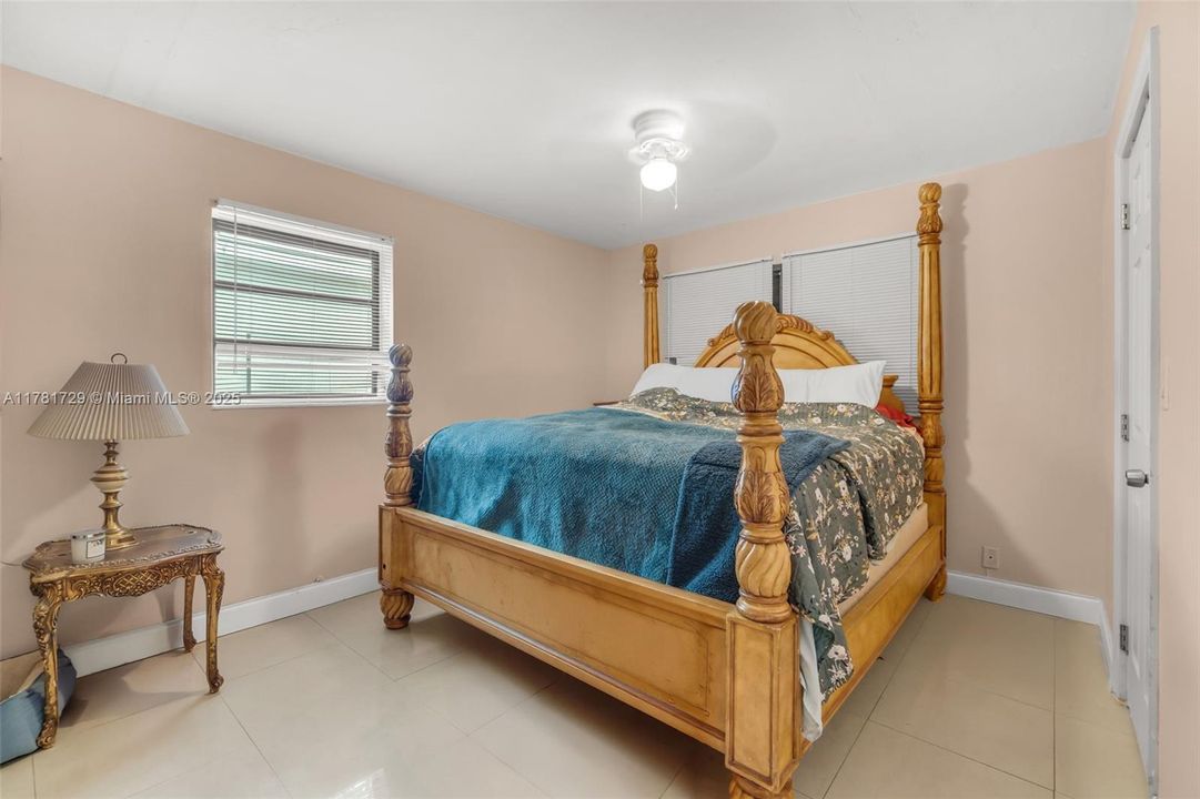 Недавно продано: $535,000 (3 спален, 2 ванн, 1880 Квадратных фут)