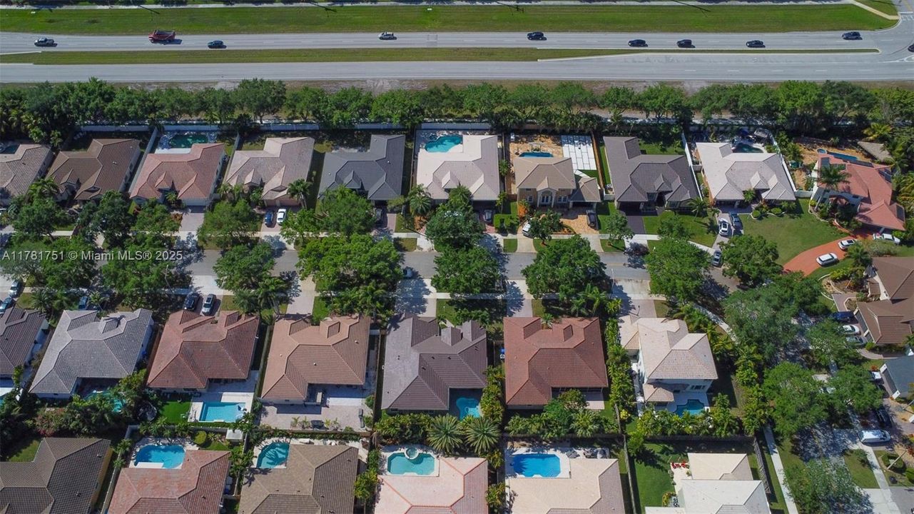 Недавно продано: $774,000 (4 спален, 2 ванн, 2249 Квадратных фут)