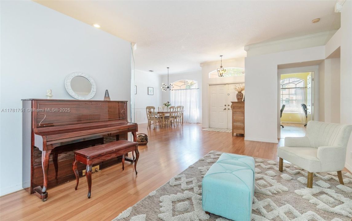 Недавно продано: $774,000 (4 спален, 2 ванн, 2249 Квадратных фут)