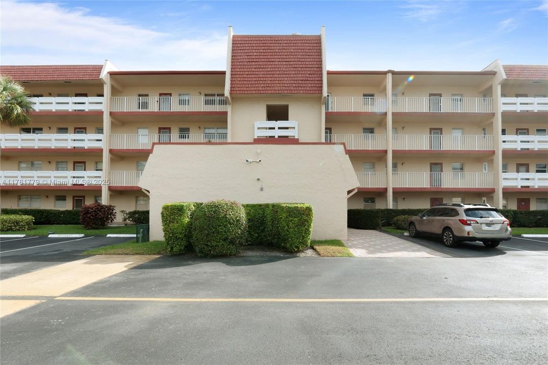 Active With Contract: $79,900 (1 beds, 1 baths, 775 Square Feet)
