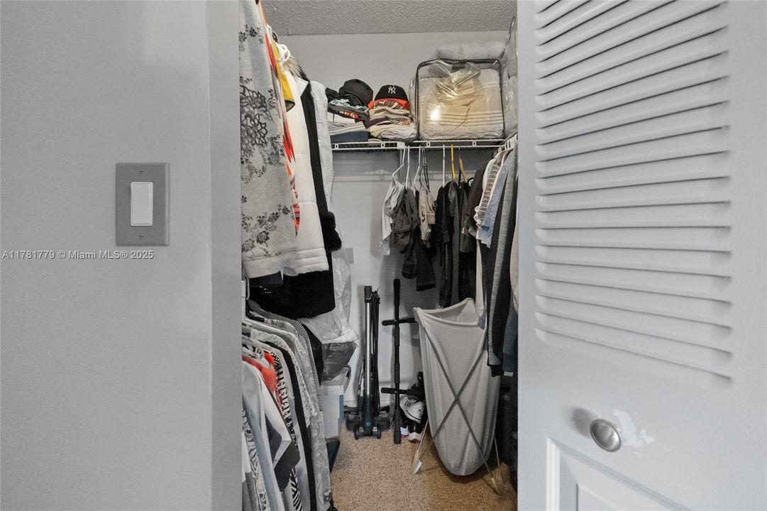 Active With Contract: $79,900 (1 beds, 1 baths, 775 Square Feet)