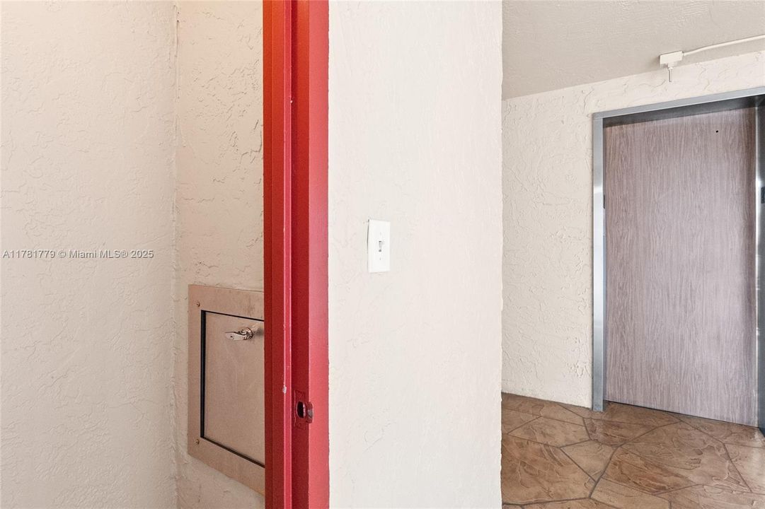 Active With Contract: $79,900 (1 beds, 1 baths, 775 Square Feet)