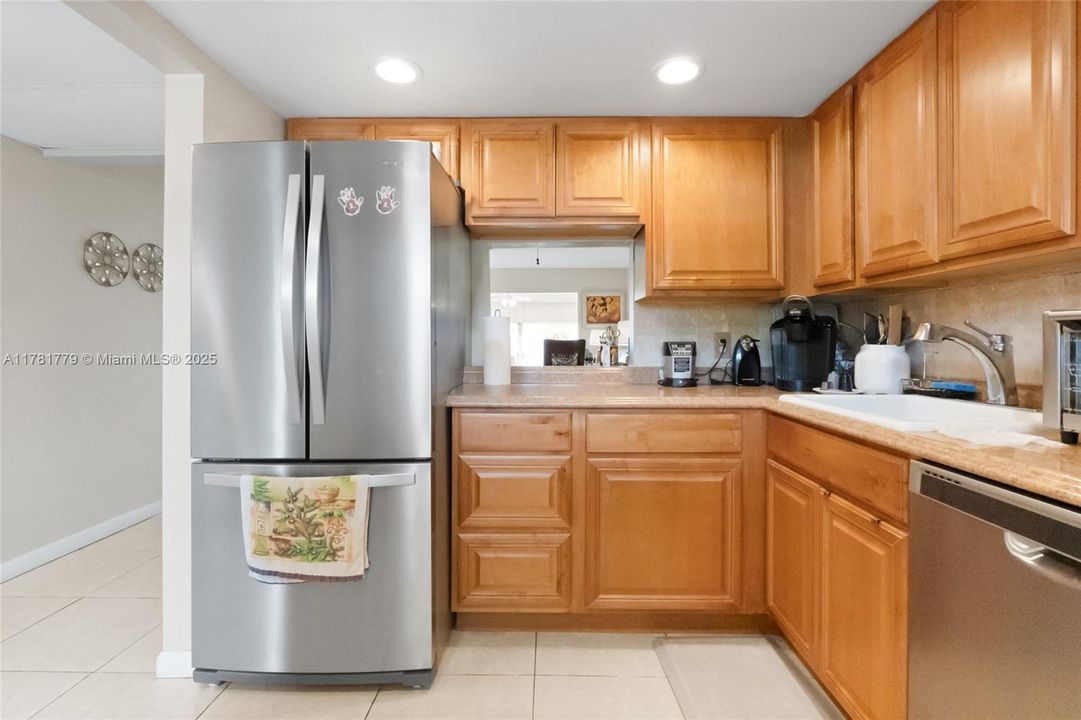 Active With Contract: $79,900 (1 beds, 1 baths, 775 Square Feet)