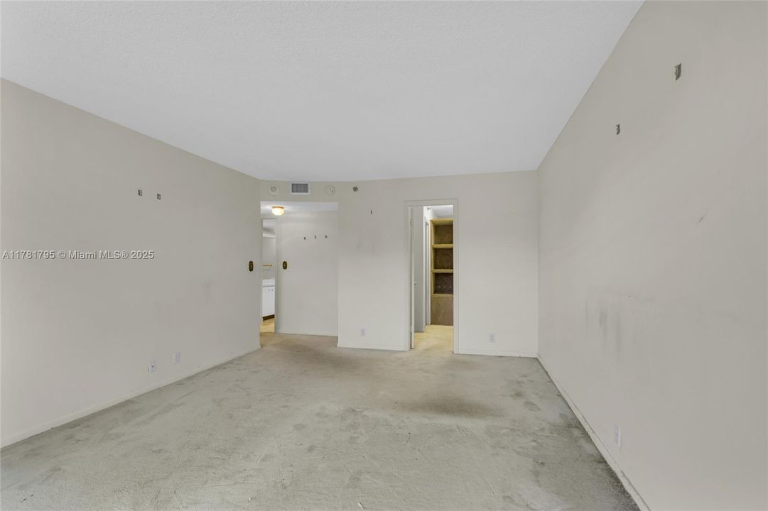 合同活跃: $210,000 (2 贝兹, 2 浴室, 1535 平方英尺)