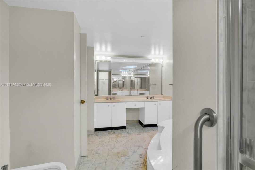 合同活跃: $210,000 (2 贝兹, 2 浴室, 1535 平方英尺)