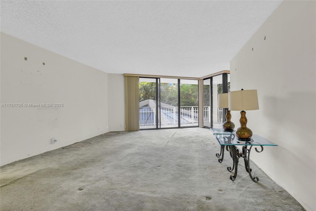 合同活跃: $210,000 (2 贝兹, 2 浴室, 1535 平方英尺)