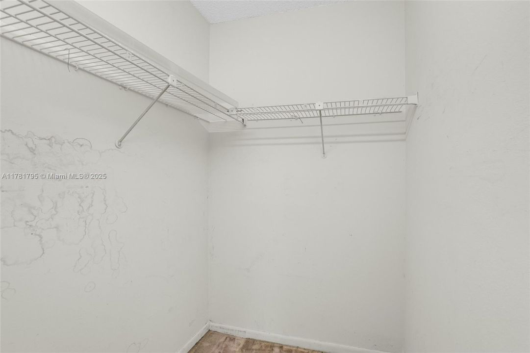 合同活跃: $210,000 (2 贝兹, 2 浴室, 1535 平方英尺)