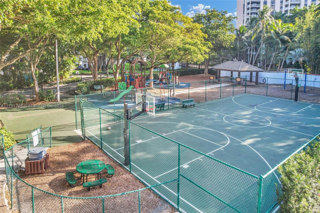 合同活跃: $210,000 (2 贝兹, 2 浴室, 1535 平方英尺)