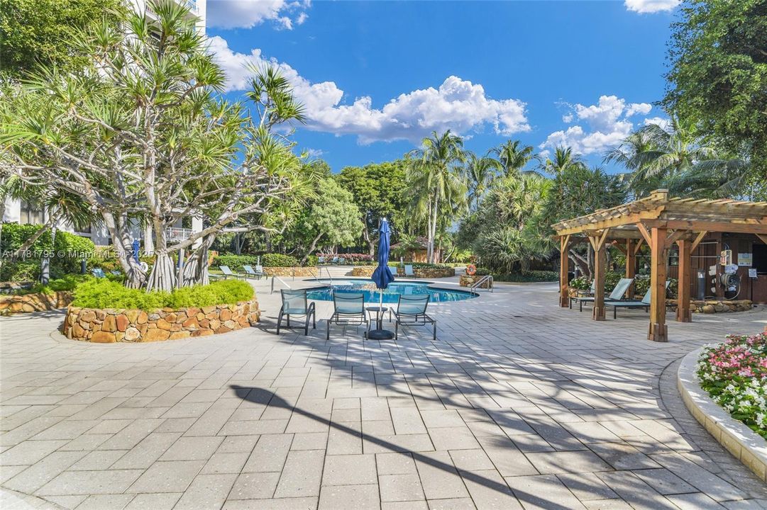 合同活跃: $210,000 (2 贝兹, 2 浴室, 1535 平方英尺)