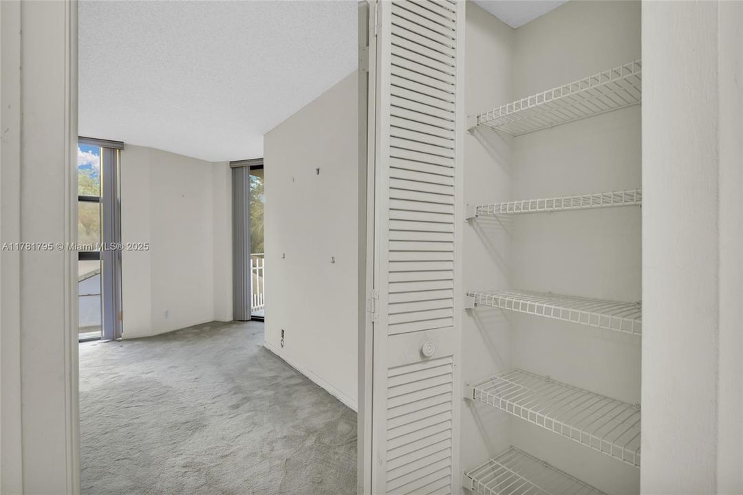 合同活跃: $210,000 (2 贝兹, 2 浴室, 1535 平方英尺)