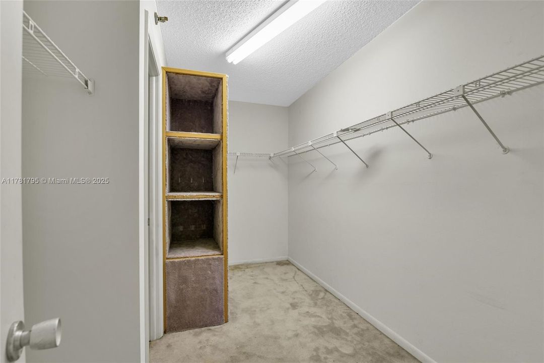 合同活跃: $210,000 (2 贝兹, 2 浴室, 1535 平方英尺)