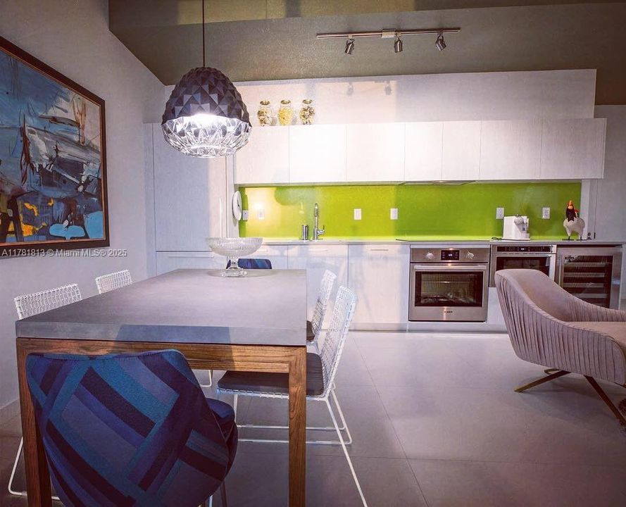 Recently Rented: $4,000 (1 beds, 1 baths, 833 Square Feet)