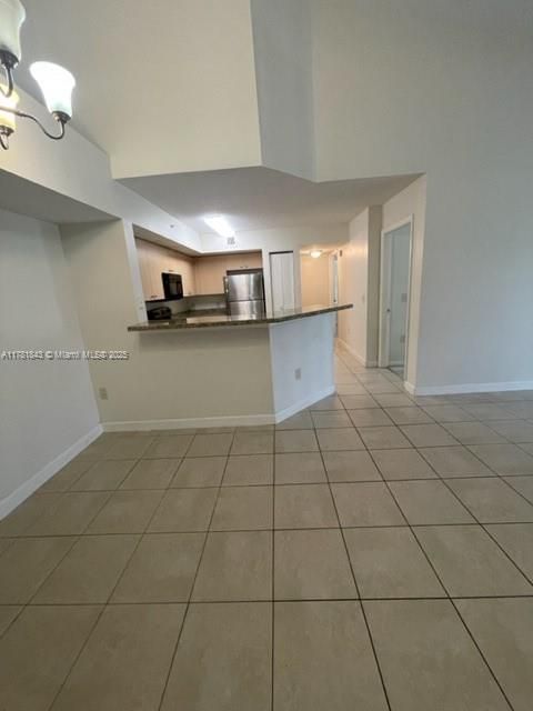 Recently Rented: $2,100 (3 beds, 2 baths, 1300 Square Feet)