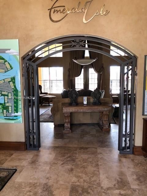 Recently Rented: $2,100 (3 beds, 2 baths, 1300 Square Feet)