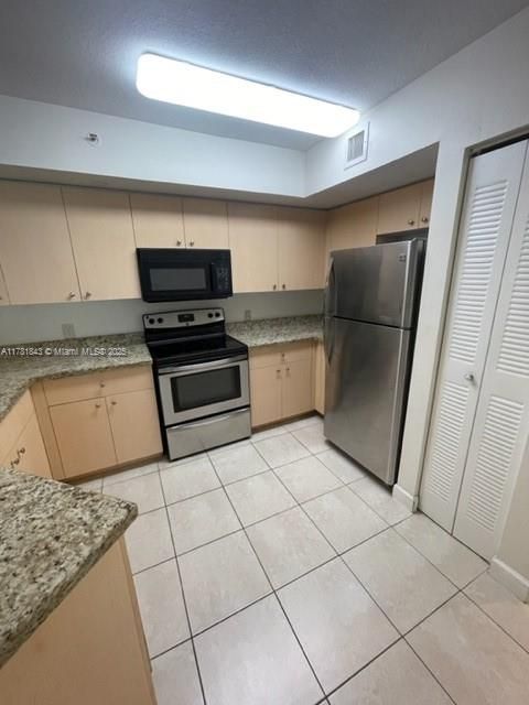 Recently Rented: $2,100 (3 beds, 2 baths, 1300 Square Feet)