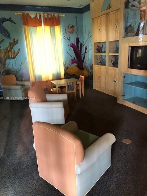 Recently Rented: $2,100 (3 beds, 2 baths, 1300 Square Feet)