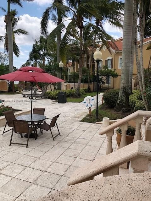 Recently Rented: $2,100 (3 beds, 2 baths, 1300 Square Feet)