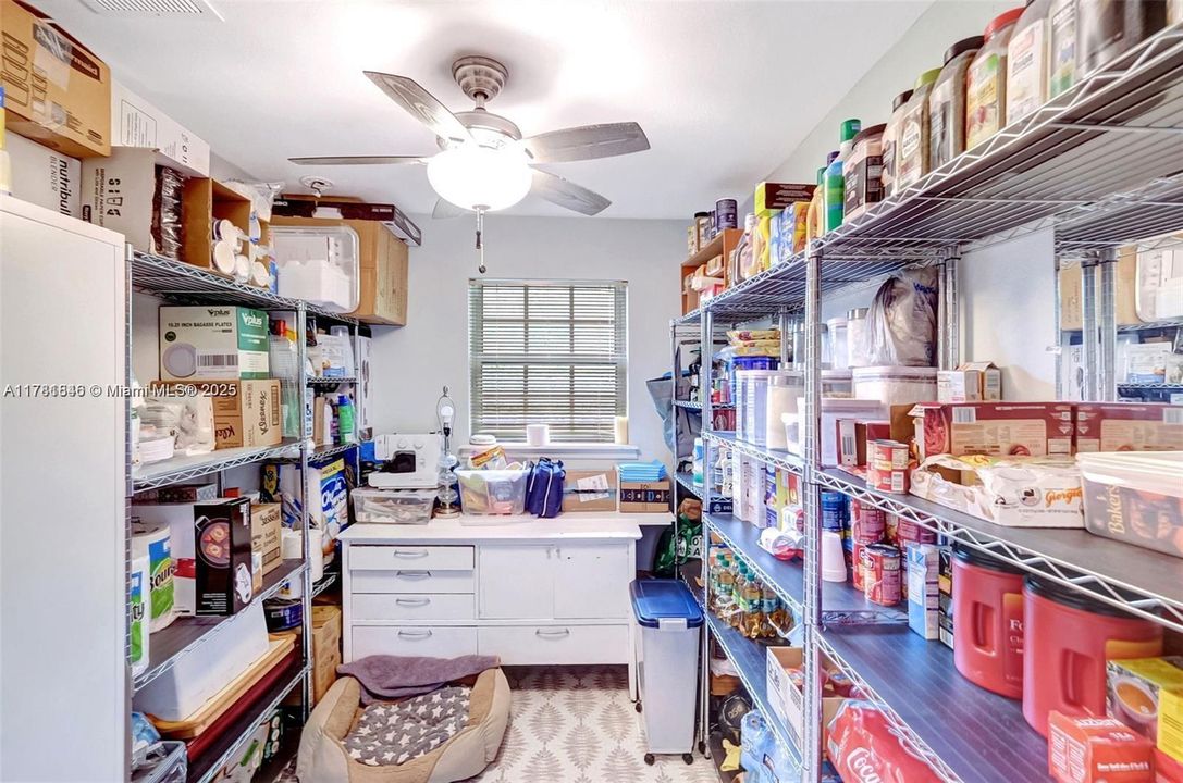 На продажу: $1,395,000 (3 спален, 2 ванн, 2884 Квадратных фут)