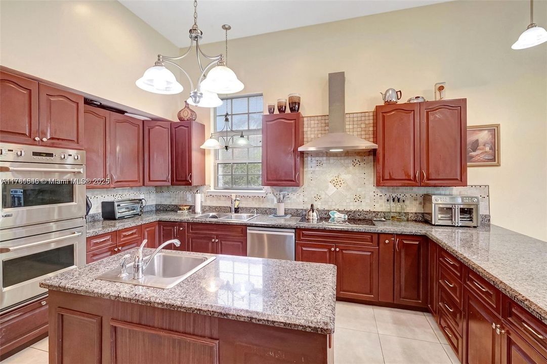 На продажу: $1,395,000 (3 спален, 2 ванн, 2884 Квадратных фут)