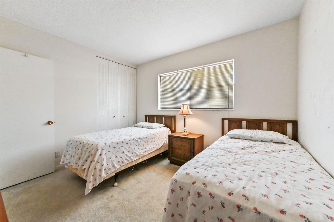 16 bedroom 02