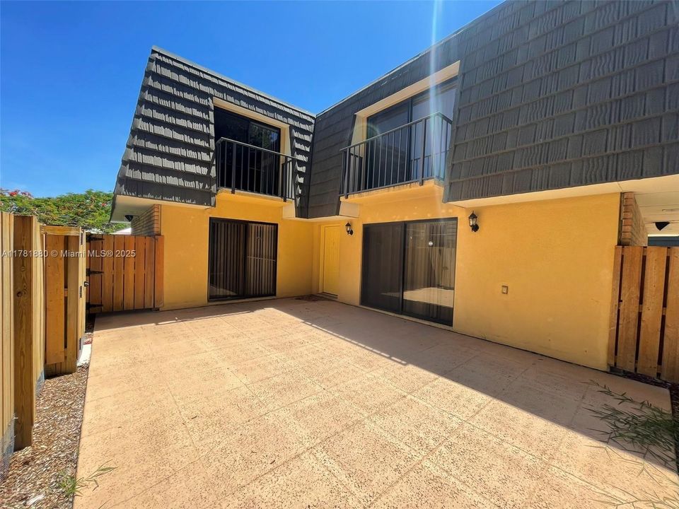 Recently Rented: $1,950 (2 beds, 2 baths, 1236 Square Feet)