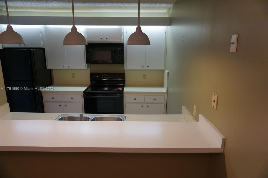 Recently Rented: $1,950 (2 beds, 2 baths, 1236 Square Feet)