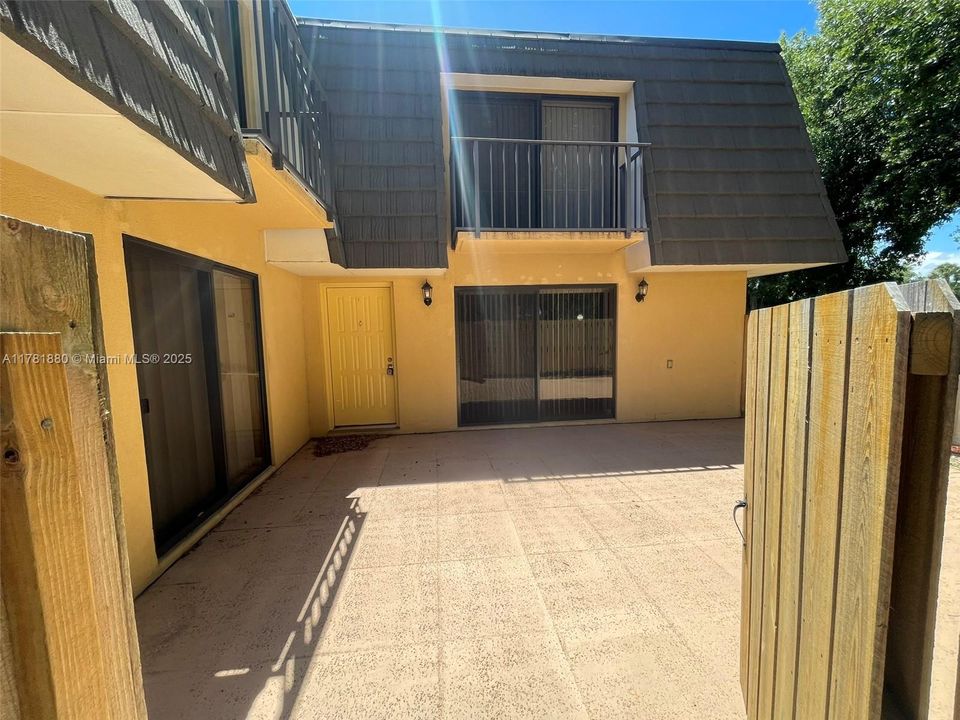 Recently Rented: $1,950 (2 beds, 2 baths, 1236 Square Feet)