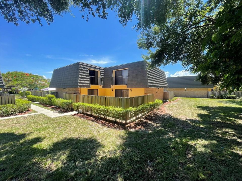 Recently Rented: $1,950 (2 beds, 2 baths, 1236 Square Feet)