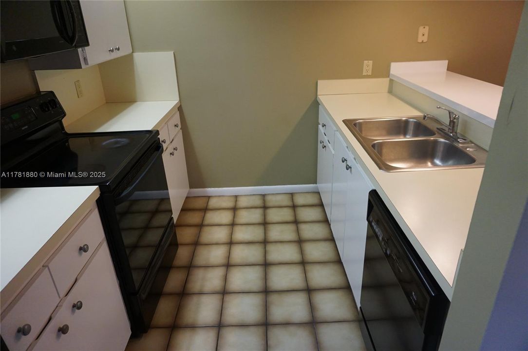 Recently Rented: $1,950 (2 beds, 2 baths, 1236 Square Feet)