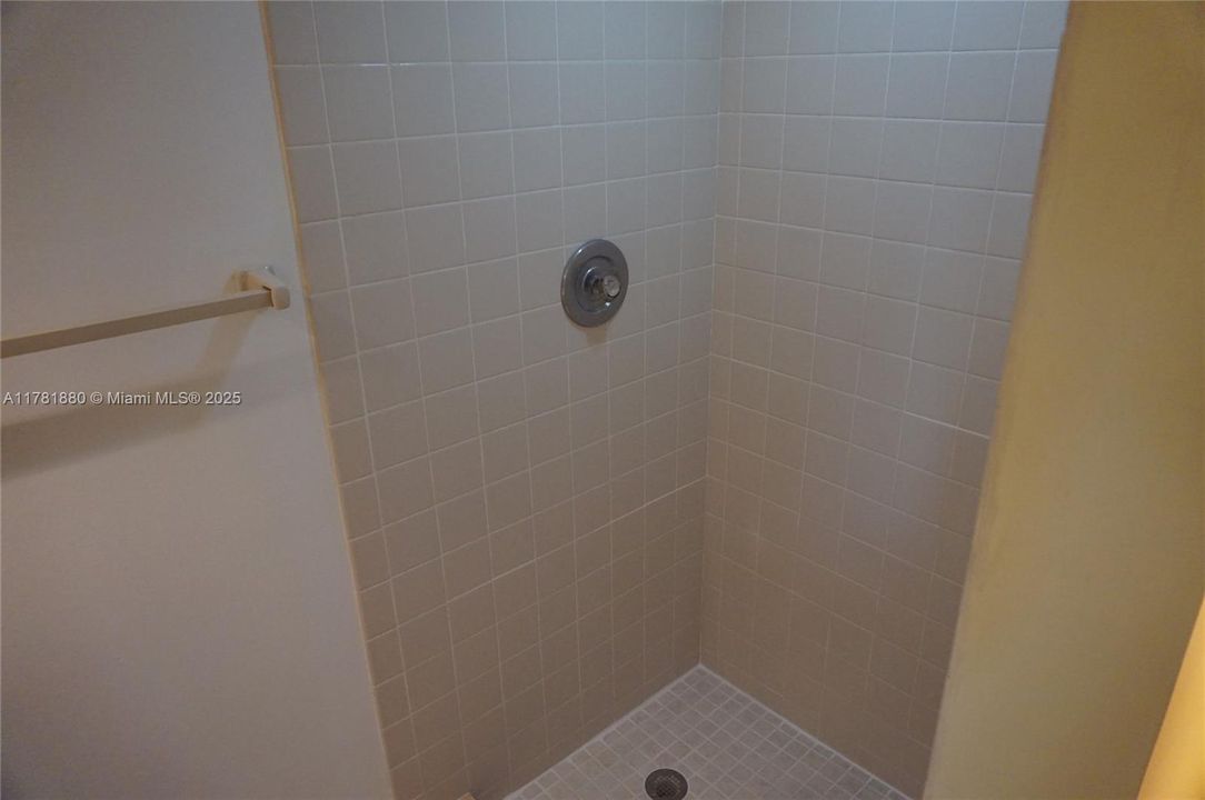 Recently Rented: $1,950 (2 beds, 2 baths, 1236 Square Feet)