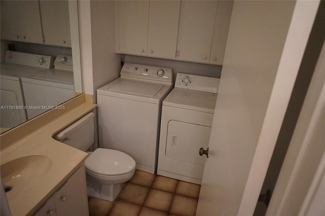 Recently Rented: $1,950 (2 beds, 2 baths, 1236 Square Feet)