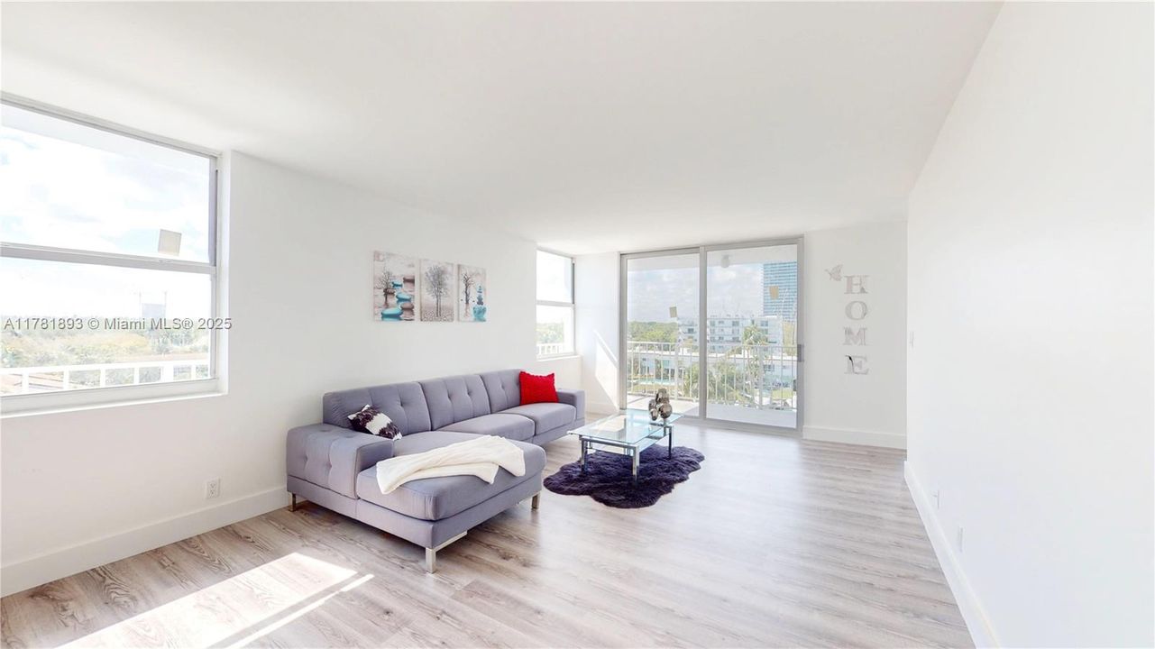 Recently Sold: $318,000 (2 beds, 2 baths, 1213 Square Feet)