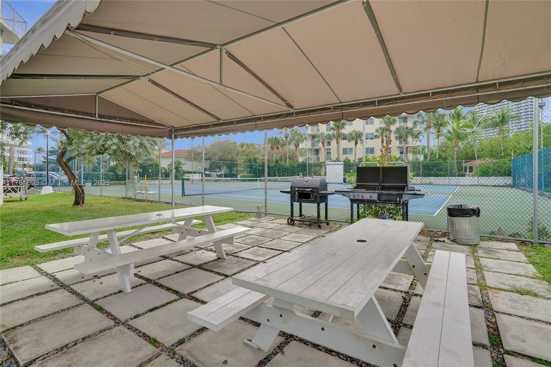 Recently Sold: $318,000 (2 beds, 2 baths, 1213 Square Feet)