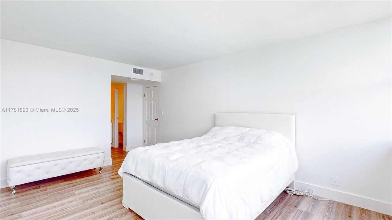 Recently Sold: $318,000 (2 beds, 2 baths, 1213 Square Feet)