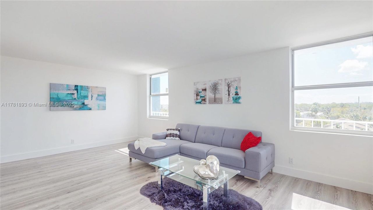 Recently Sold: $318,000 (2 beds, 2 baths, 1213 Square Feet)