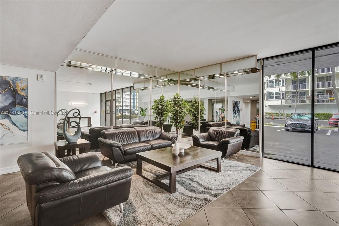 Recently Sold: $318,000 (2 beds, 2 baths, 1213 Square Feet)