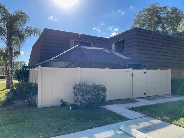 Recently Rented: $2,150 (2 beds, 2 baths, 1236 Square Feet)