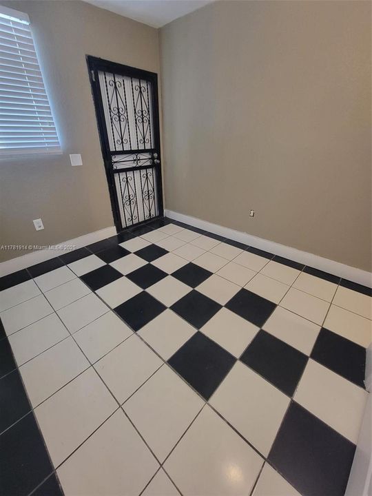 Недавно арендовано: $1,400 (1 спален, 1 ванн, 1444 Квадратных фут)