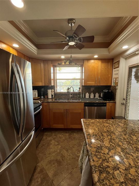 最近售出: $149,900 (2 贝兹, 2 浴室, 1000 平方英尺)