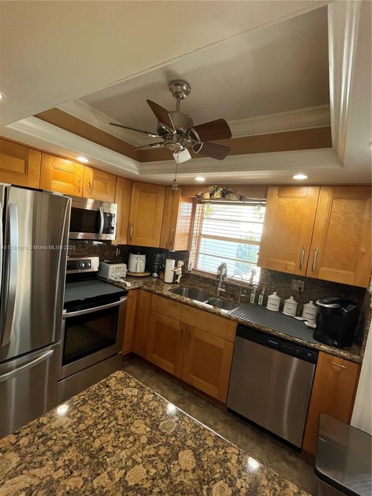 最近售出: $149,900 (2 贝兹, 2 浴室, 1000 平方英尺)