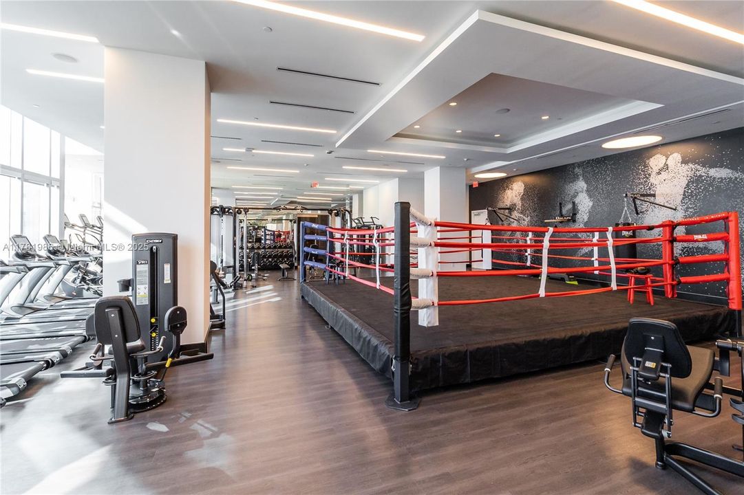 For Sale: $568,000 (1 beds, 1 baths, 929 Square Feet)