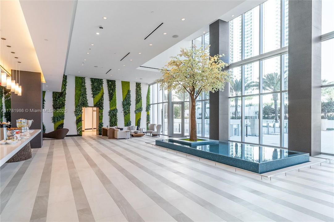 For Sale: $568,000 (1 beds, 1 baths, 929 Square Feet)