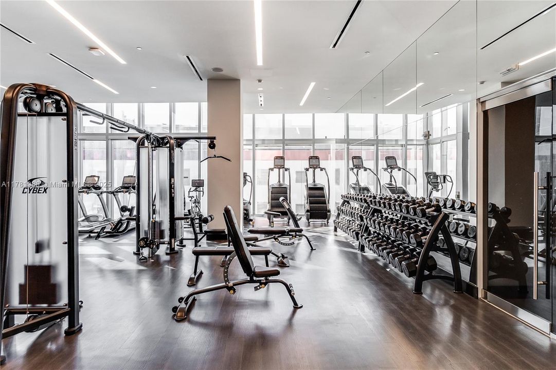 For Sale: $568,000 (1 beds, 1 baths, 929 Square Feet)