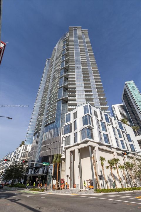 For Sale: $568,000 (1 beds, 1 baths, 929 Square Feet)