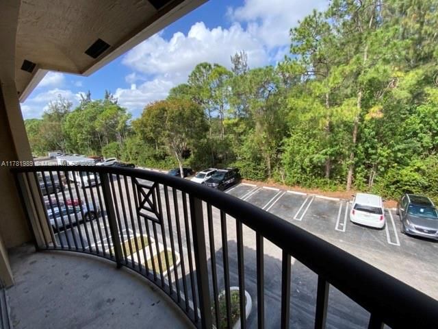 Recently Rented: $1,890 (2 beds, 2 baths, 1026 Square Feet)