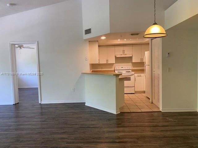 Recently Rented: $1,890 (2 beds, 2 baths, 1026 Square Feet)