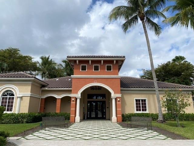 Recently Rented: $1,890 (2 beds, 2 baths, 1026 Square Feet)