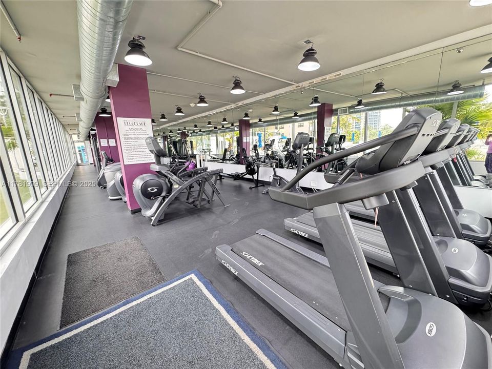 For Rent: $3,500 (0 beds, 1 baths, 535 Square Feet)